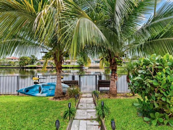 Luxurious Fort Lauderdale River Access with Heated Pool & Kayaks